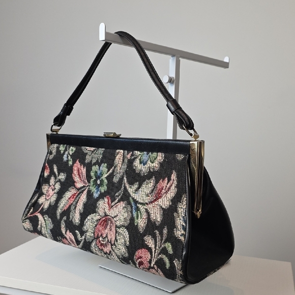 Vintage 60S Floral Tapestry Handbag with black Trim & Gold Frame – Elegant bag - Picture 2 of 10